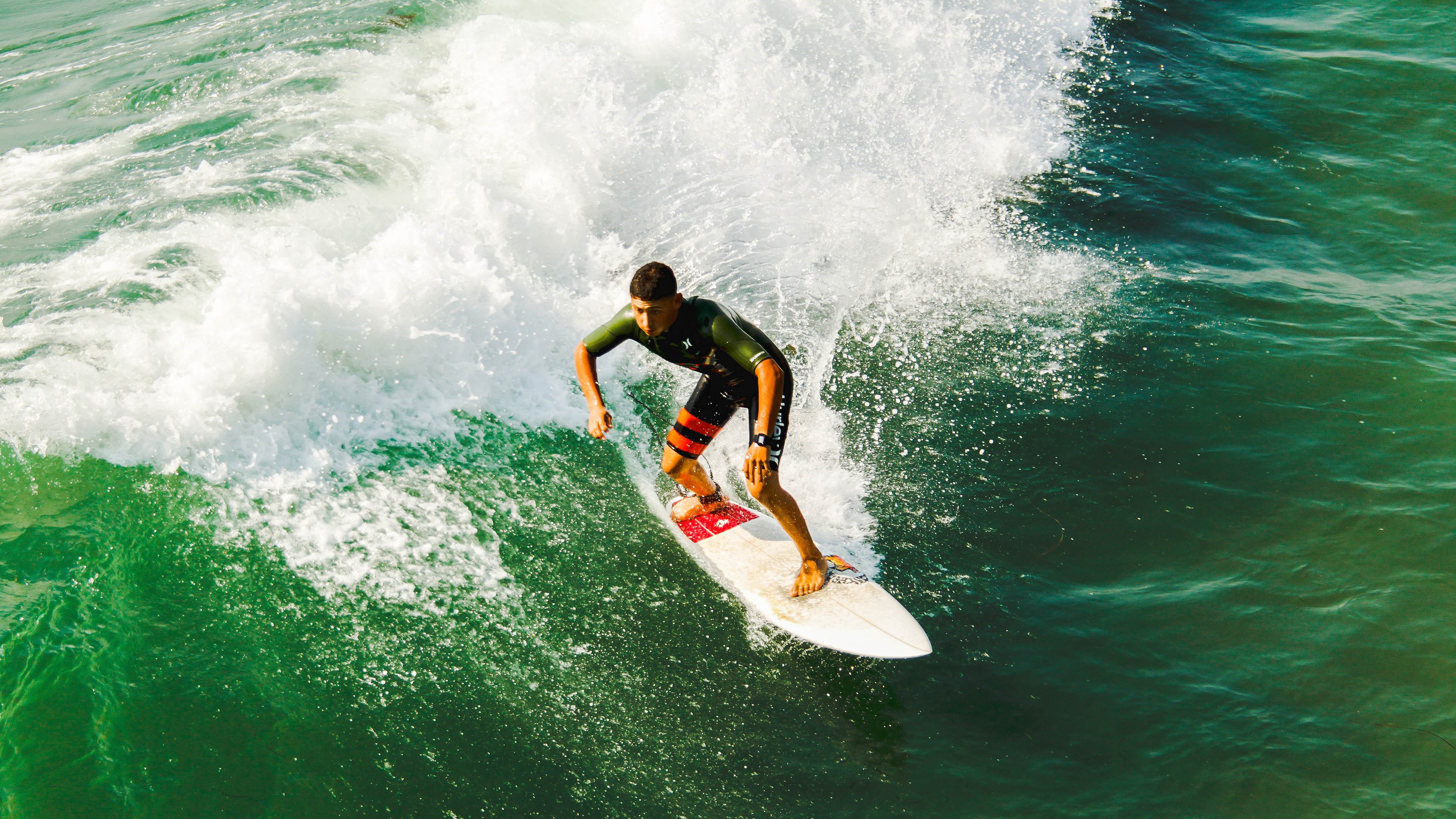 美国混合接力表现强势锁定金牌，美国4×400米混合接力